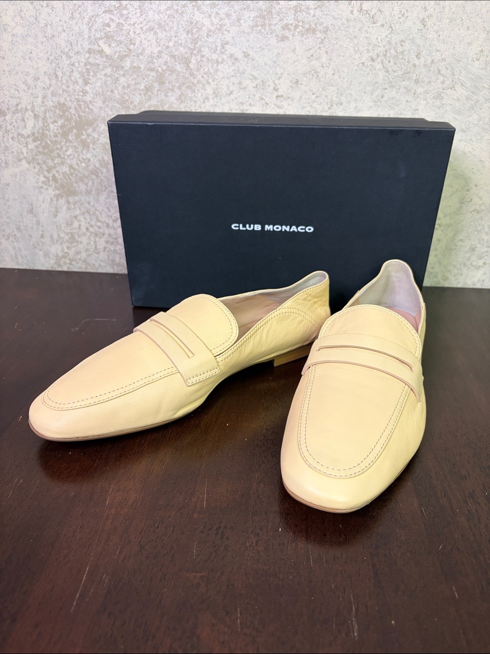 NIB Club Monaco Kedda loafer Chamomile 10